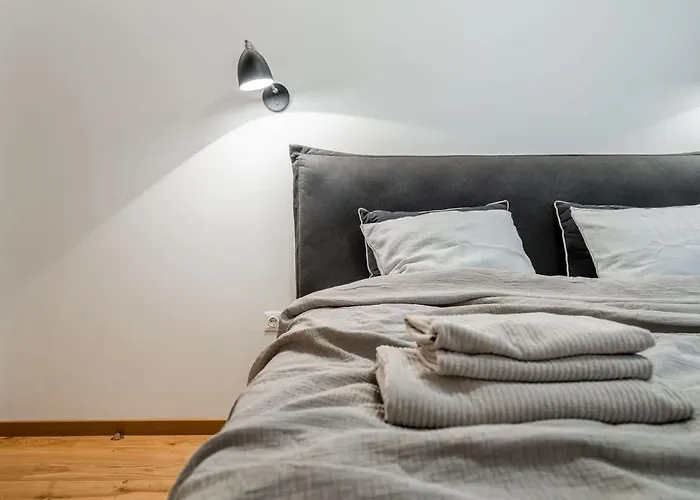 Apartment Domillion 1bdr Lovely With Parking &lift B9a4